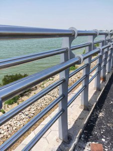 河道不銹鋼復合管護欄 1050*50mm 灰色